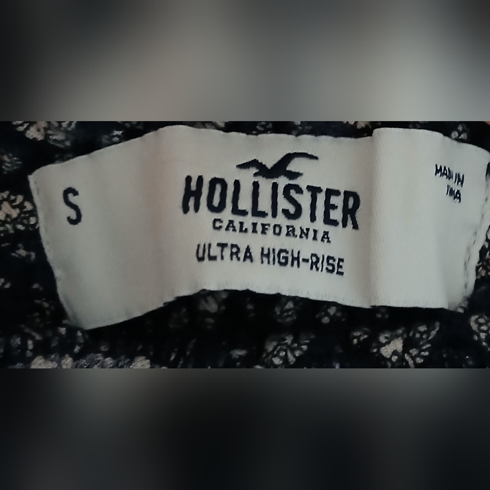 Hollister Navy Blue and White Ultra High-Rise Floral Viscose Shorts - Picture 4 of 5